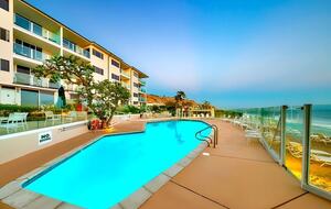 Top-Floor Retreat Overlooking Malibu Shores - Malibu, California