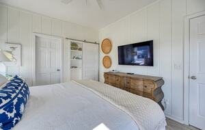 First floor oceanfront bedroom/king bed