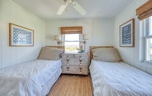 Second floor sound side bedroom/twin beds