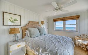 Second floor oceanfront bedroom/Queen bed