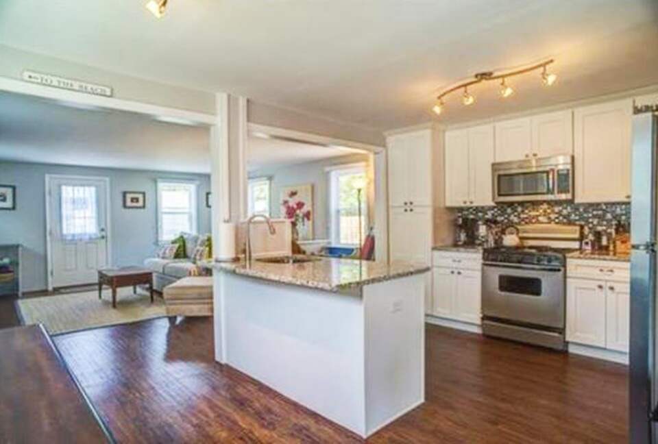 Cape Cod Cottage | Private Popponesset Beach Access - Mashpee, Massachusetts