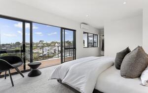 Luxury Mission Bay Oasis with Heated Pool - Auckland, New Zealand