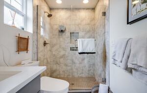 Quiet West Seattle Home | Best Location! - Seattle, Washington