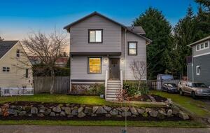 Quiet West Seattle Home | Best Location! - Seattle, Washington