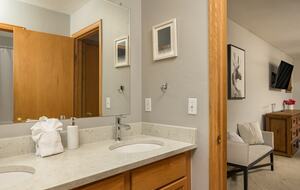 Beaver Creek Getaway | Steps to Gondola, 12 minutes to Vail - Avon, Colorado