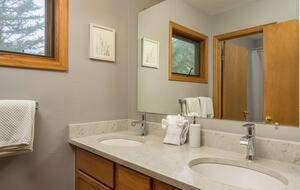 Beaver Creek Getaway | Steps to Gondola, 12 minutes to Vail - Avon, Colorado