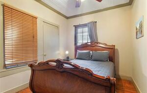 Elegant 1850s Home on the Mardi Gras Parade Route - New Orleans, Louisiana