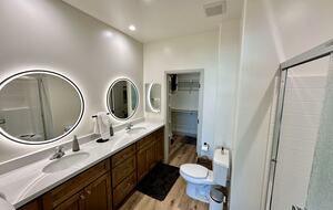 Master ensuite bathroom