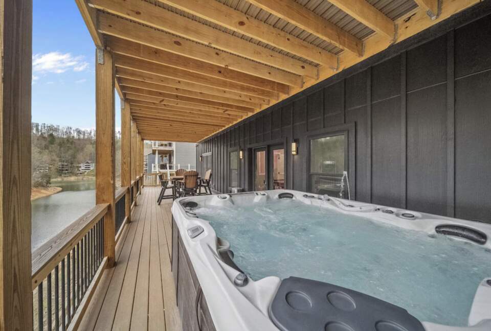 Wakes N Shades | Sleeps 38 - Lafollette, Tennessee