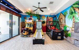 Ultimate Family Retreat with Themed Bedrooms and Game Loft - Reunion, Florida