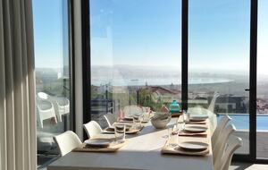 Villa Vista da Baía | Breathtaking Bay View & Heated Pool - Salir do Porto, Portugal