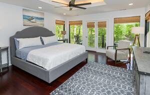 Grand Lakeview | Double Decker Dock, Fire Pit, Spa - Winchester, Tennessee