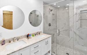 Grand Lakeview | Double Decker Dock, Fire Pit, Spa - Winchester, Tennessee