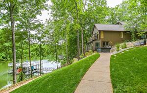 Grand Lakeview | Double Decker Dock, Fire Pit, Spa - Winchester, Tennessee
