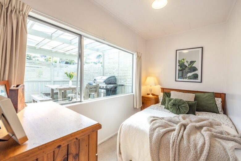 Cute Cottage | Walk to Stunning Beach Cove - Waiheke Island, New Zealand