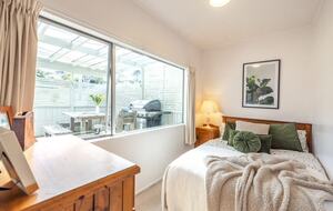 Cute Cottage | Walk to Stunning Beach Cove - Waiheke Island, New Zealand