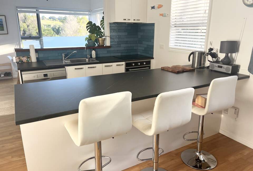 Cute Cottage | Walk to Stunning Beach Cove - Waiheke Island, New Zealand