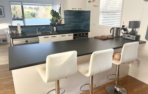 Cute Cottage | Walk to Stunning Beach Cove - Waiheke Island, New Zealand