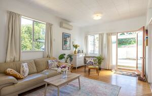 Cute Cottage | Walk to Stunning Beach Cove - Waiheke Island, New Zealand