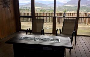 Woodstock Mountainside Retreat - Bearsville, New York