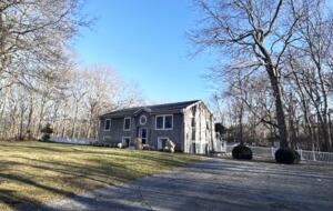 Delightful Southampton Retreat with Heated Pool & Jacuzzi - Southampton, New York