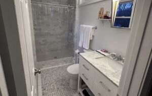 Delightful Southampton Retreat with Heated Pool & Jacuzzi - Southampton, New York