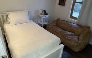 Delightful Southampton Retreat with Heated Pool & Jacuzzi - Southampton, New York