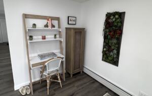 Delightful Southampton Retreat with Heated Pool & Jacuzzi - Southampton, New York