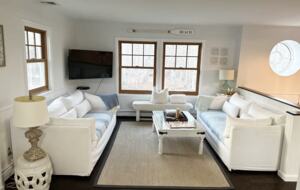 Delightful Southampton Retreat with Heated Pool & Jacuzzi - Southampton, New York