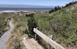 Oceanfront Retreat | The GLAS House (Garrison Lake And Sea) - Port Orford, Oregon