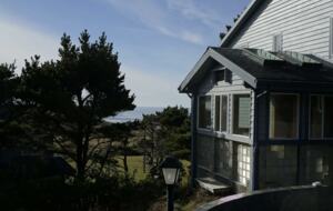 Oceanfront Retreat | The GLAS House (Garrison Lake And Sea) - Port Orford, Oregon