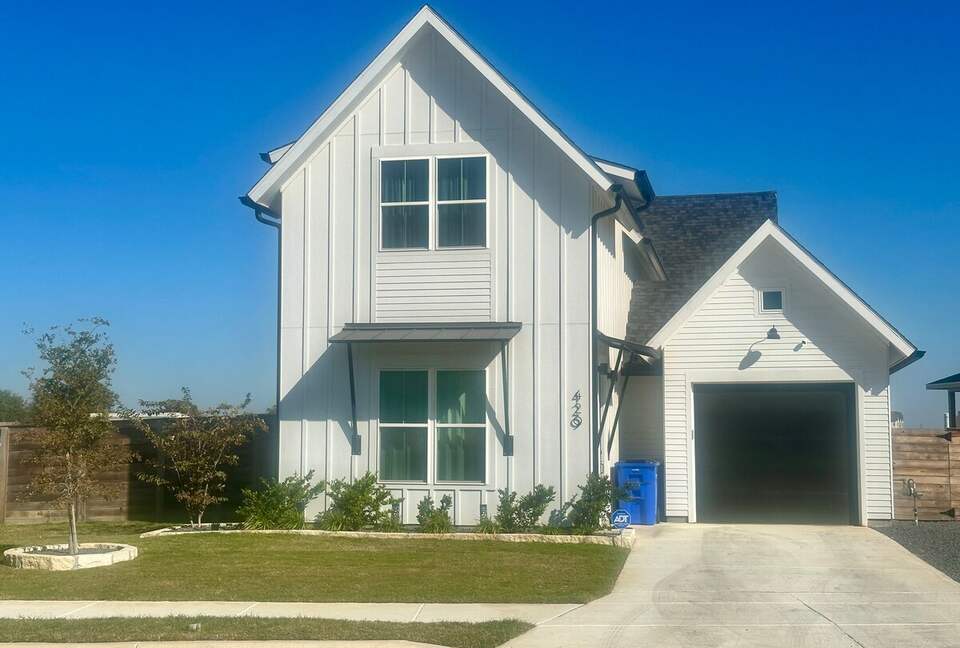 Stylish Hill Country Home in New Braunfels - New Braunfels, Texas