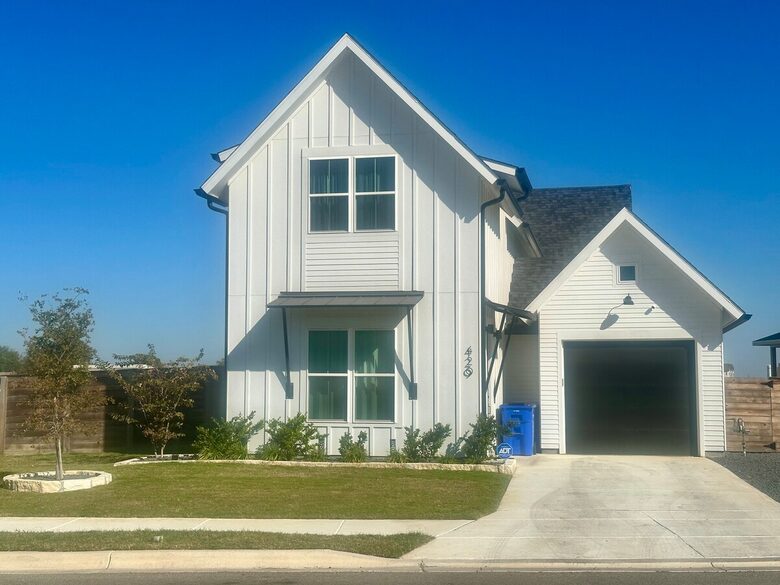 Stylish Hill Country Home in New Braunfels - New Braunfels, Texas