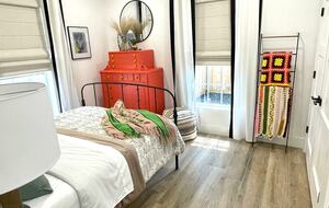 The Lone Star Bungalow - Georgetown, Texas