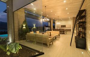 Exquisite Modern Villa with Panoramic Lake Views - Calima, Colombia