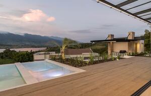 Exquisite Modern Villa with Panoramic Lake Views - Calima, Colombia
