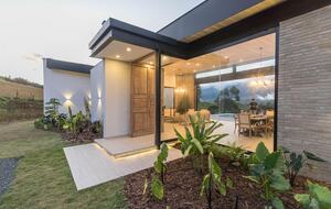 Exquisite Modern Villa with Panoramic Lake Views - Calima, Colombia