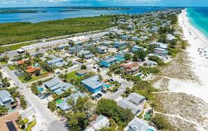 Anna Maria Island Escape | Steps to the Beach - Holmes Beach, Florida