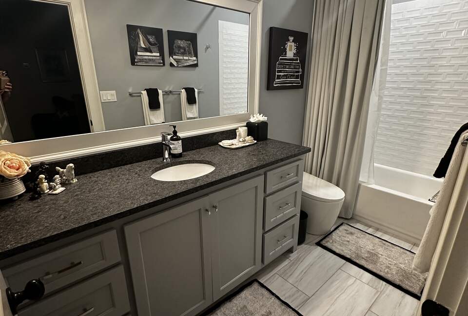 Lakefront Getaway - Newnan, Georgia