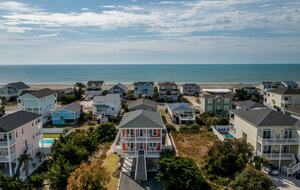 Holden Beach Haven: Relaxation Awaits at Sandy Claws - Holden Beach, North Carolina