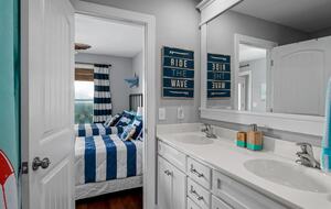 Holden Beach Haven: Relaxation Awaits at Sandy Claws - Holden Beach, North Carolina