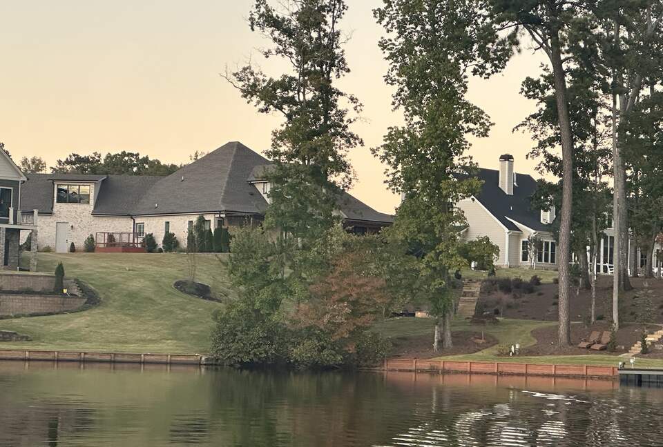 Lakefront Getaway - Newnan, Georgia