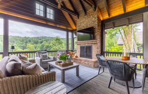 Two Moon | Elegant Mountain Home with Great Community Amenities - Cashiers, North Carolina