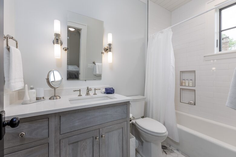 Two Moon | Elegant Mountain Home with Great Community Amenities - Cashiers, North Carolina