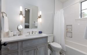 Two Moon | Elegant Mountain Home with Great Community Amenities - Cashiers, North Carolina