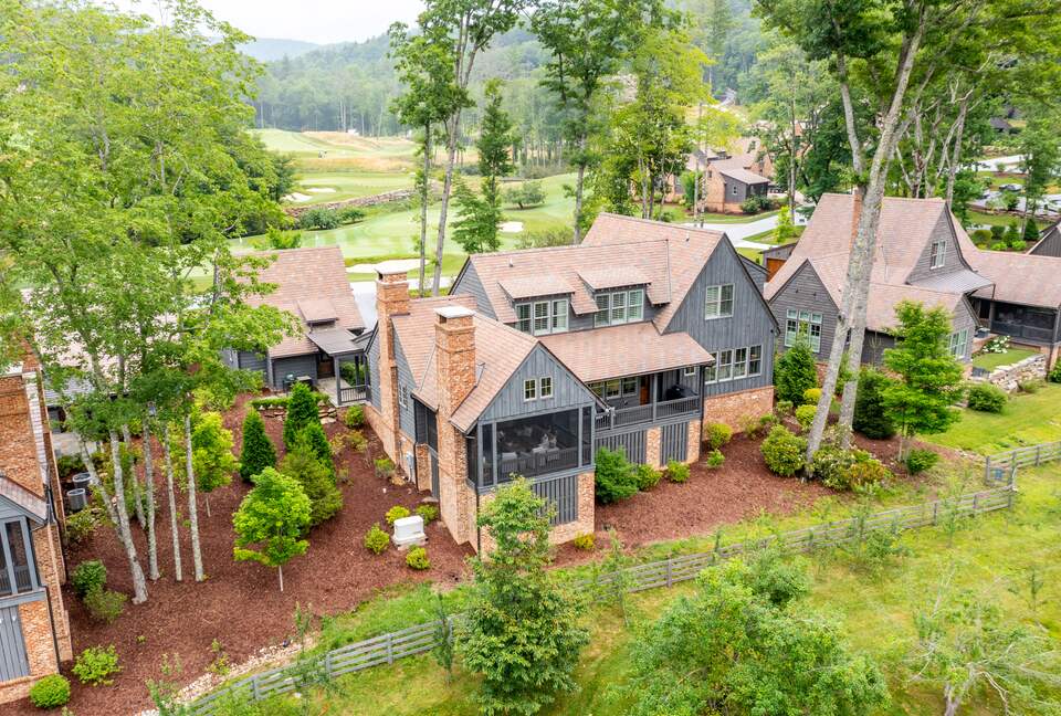 Two Moon | Elegant Mountain Home with Great Community Amenities - Cashiers, North Carolina