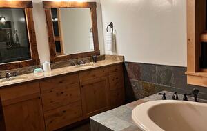 Serene Mountain Retreat with Panoramic Views - Victor, Idaho