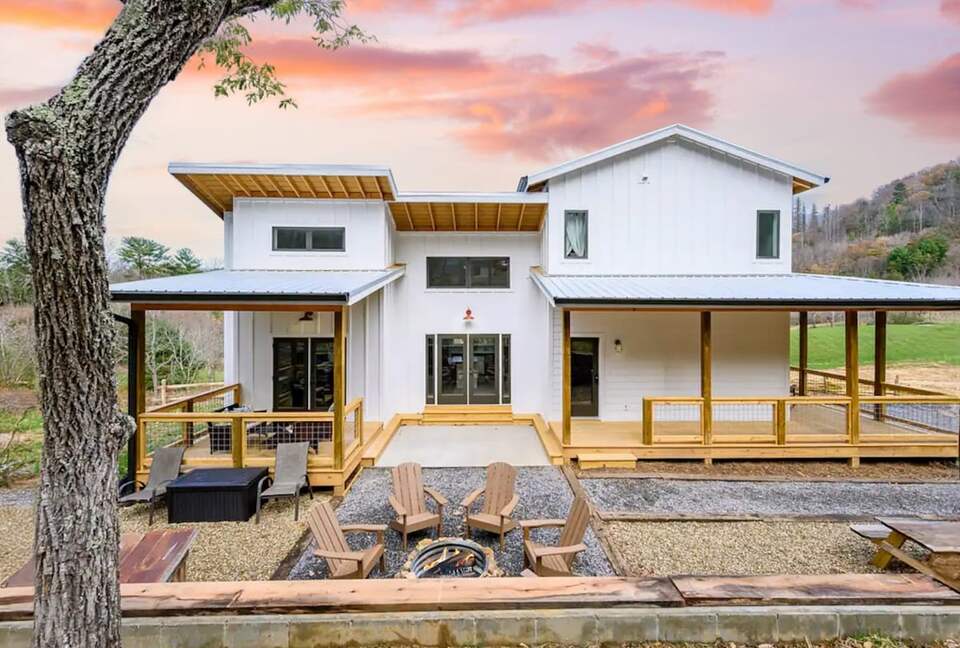 Idyllic Mountain by AvantStay | Outdoor Living - Asheville, North Carolina