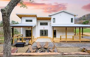 Idyllic Mountain by AvantStay | Outdoor Living - Asheville, North Carolina