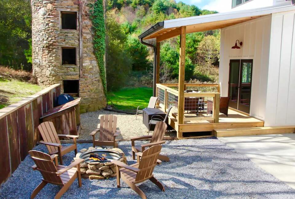 Idyllic Mountain by AvantStay | Outdoor Living - Asheville, North Carolina